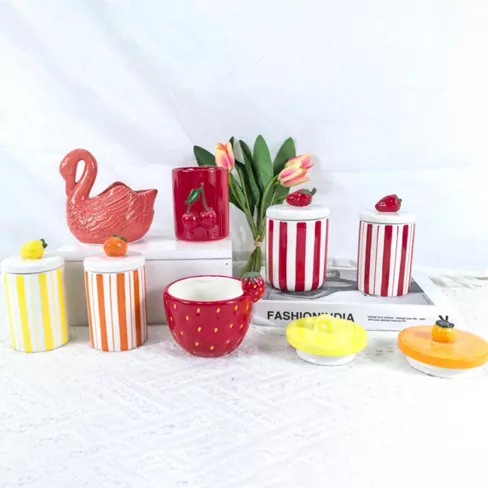 Blomst- og fruktformet keramisk stearinlys holder